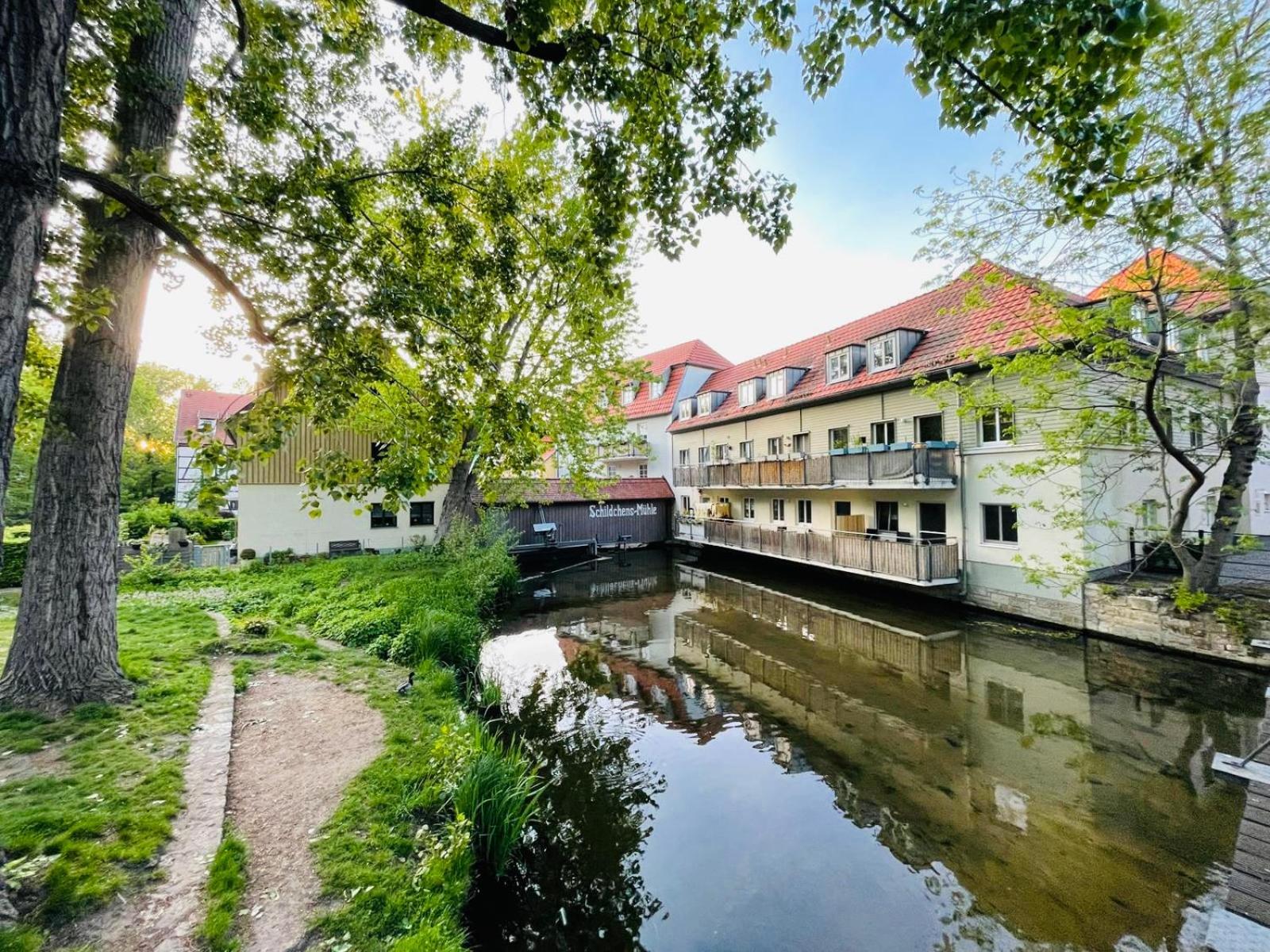 Ferienwohnung Schildblick Modernes Apartment Direkt In Der Altstadt Von Erfurt Nahe Der Kraemerbruecke - Beste Innenstadtlage Exterior foto
