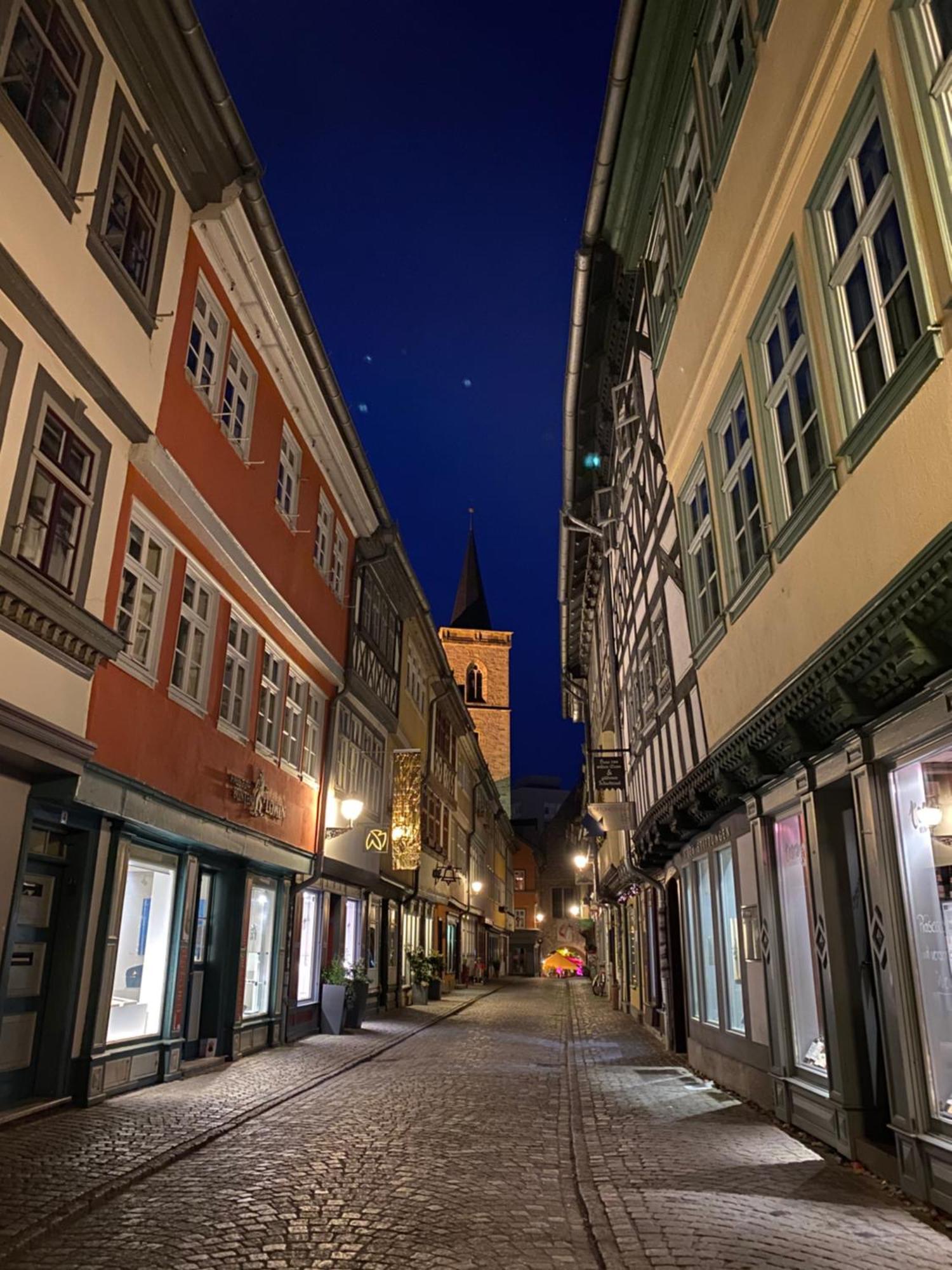 Ferienwohnung Schildblick Modernes Apartment Direkt In Der Altstadt Von Erfurt Nahe Der Kraemerbruecke - Beste Innenstadtlage Exterior foto