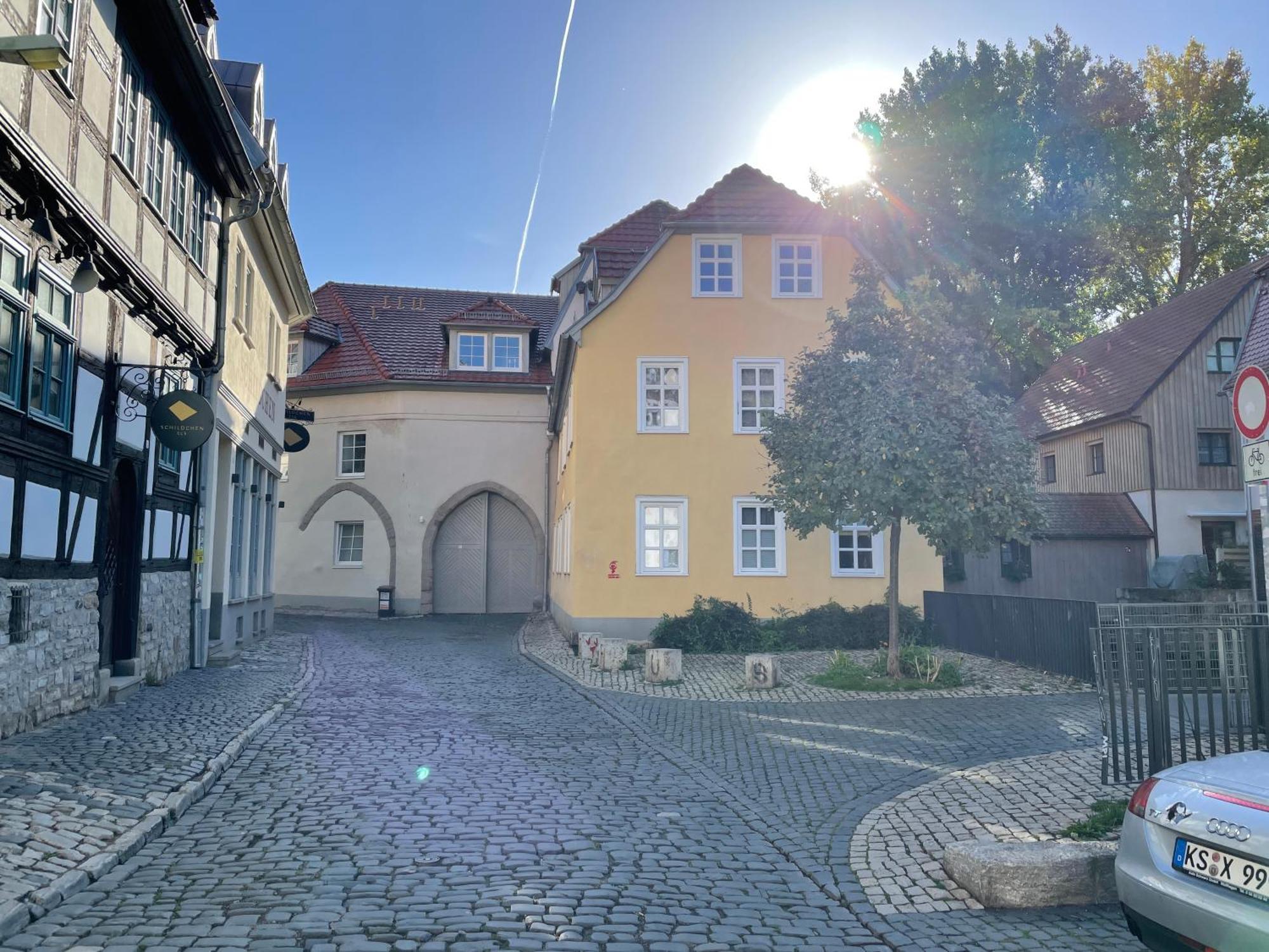 Ferienwohnung Schildblick Modernes Apartment Direkt In Der Altstadt Von Erfurt Nahe Der Kraemerbruecke - Beste Innenstadtlage Exterior foto